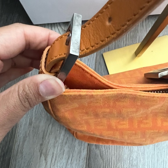 Fendi Orange baguette shoulder bag - Picture 4 of 16